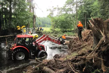 Odstraňování následků noční bouře z 8.7.2015