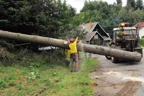 Odstraňování následků noční bouře z 8.7.2015