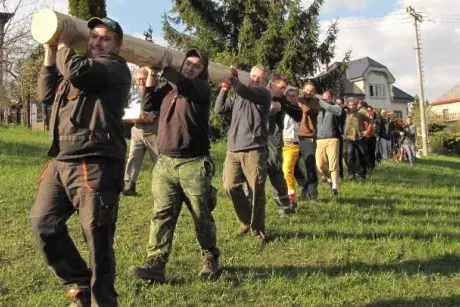 březen-květen 2017