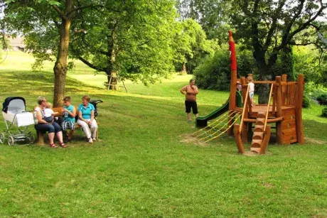 Herní a odpočinkové prvky Hřiště Bredůvka