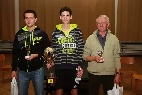 Vánoční turnaj ve stolním tenise o pohár starosty obce 27.12.2015