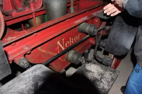 Renovace historické stříkačky,před a po.