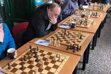 Nekořští Šachisté hrají s Davidem Navarou