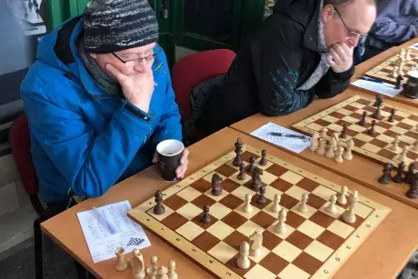 Nekořští Šachisté hrají s Davidem Navarou