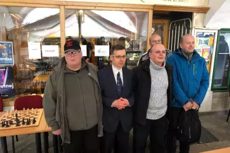 Nekořští Šachisté hrají s Davidem Navarou